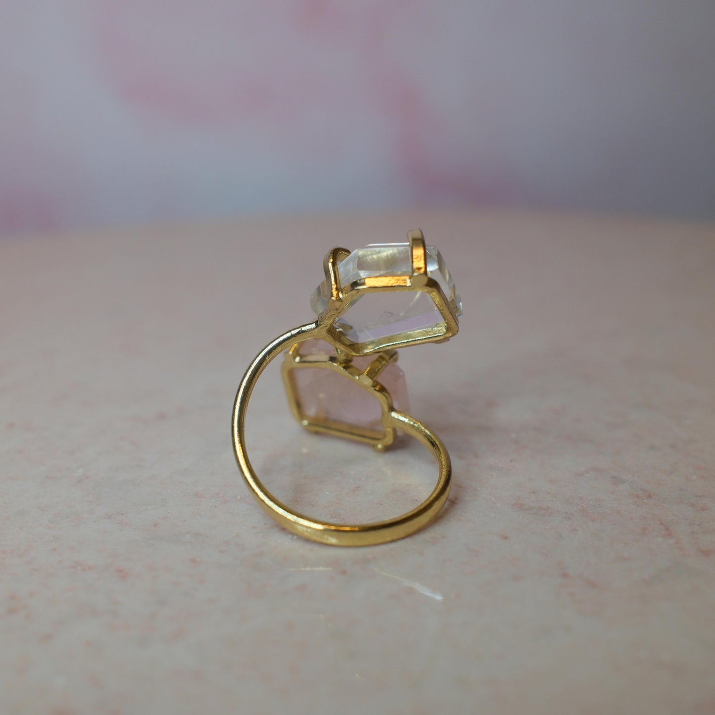 Rosenkvarts & Bergkristall ring, guld (B) Spiritana