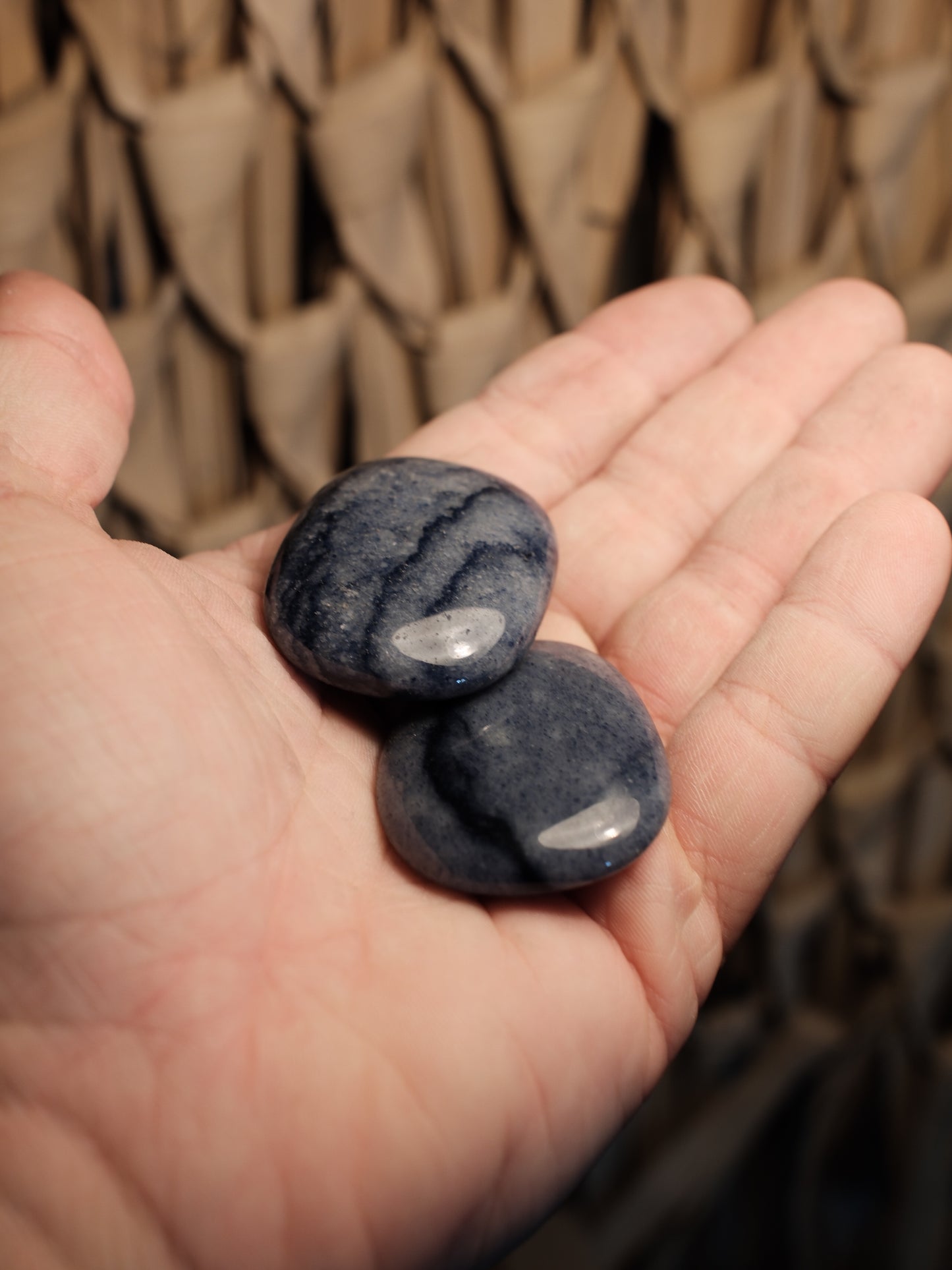 Sodalit Handsten, Trumlad