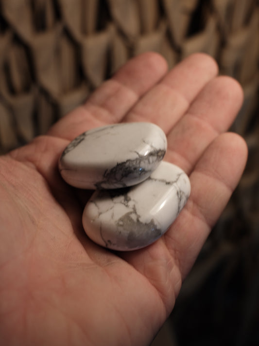 Howlit Handsten, Trumlad