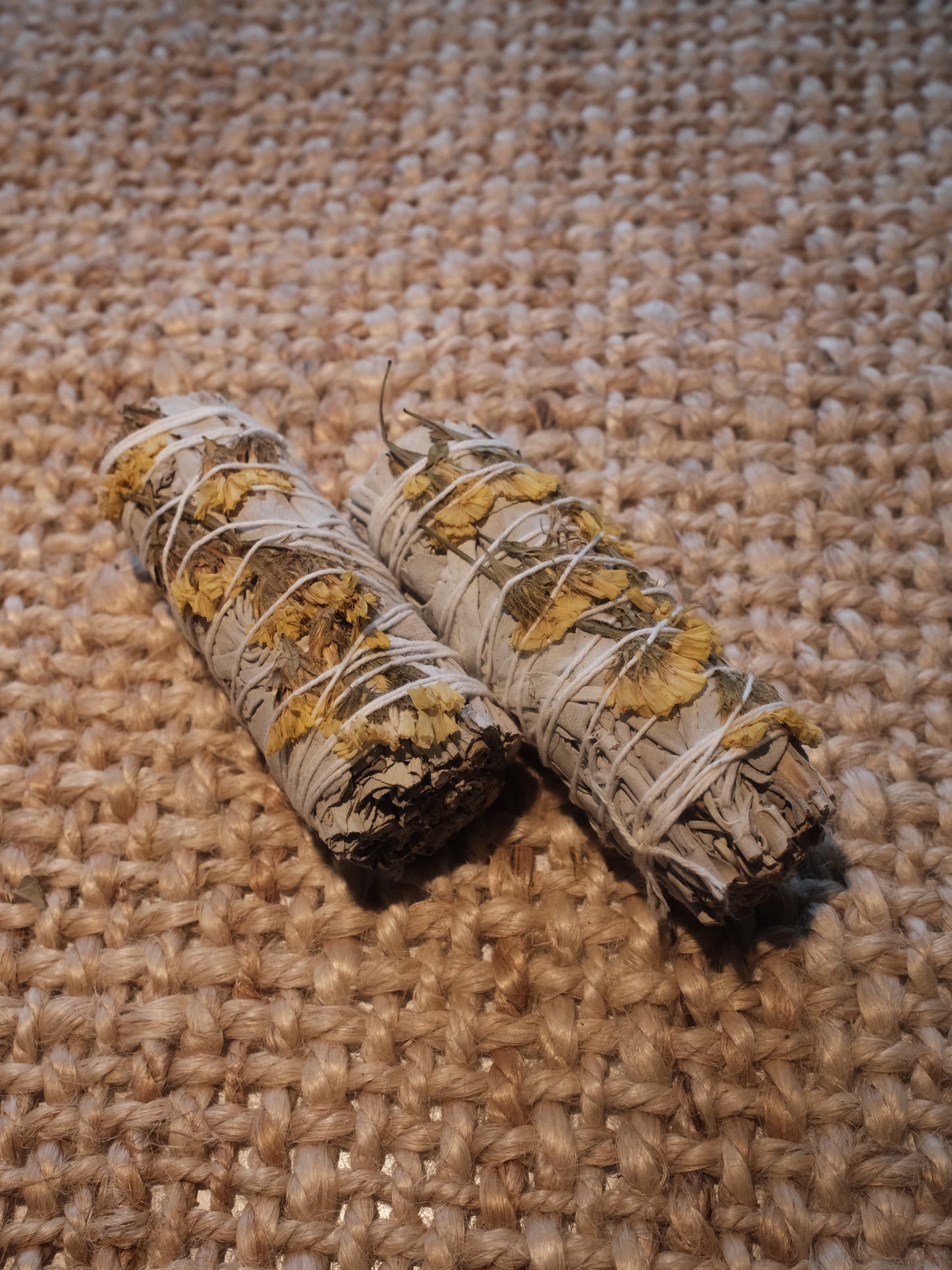 Smudge Stick - Vit Salvia med Gul Sinuata