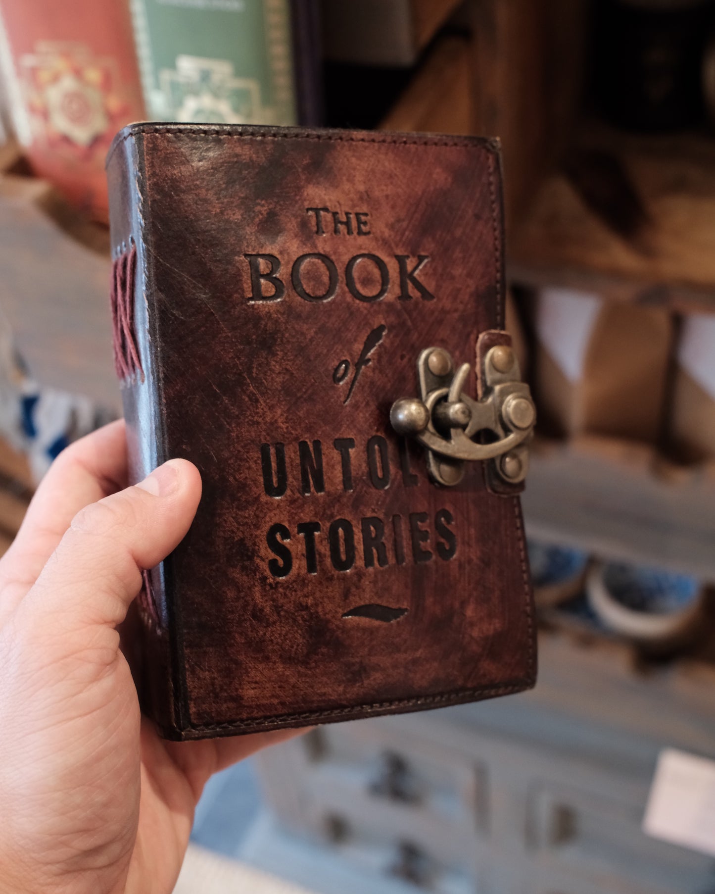 Anteckningsbok, läder - The Book of Untold Stories