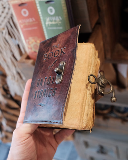 Anteckningsbok, läder - The Book of Untold Stories