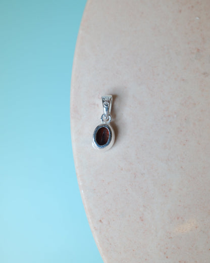 Facetterad Granat hänge, sterlingsilver 925