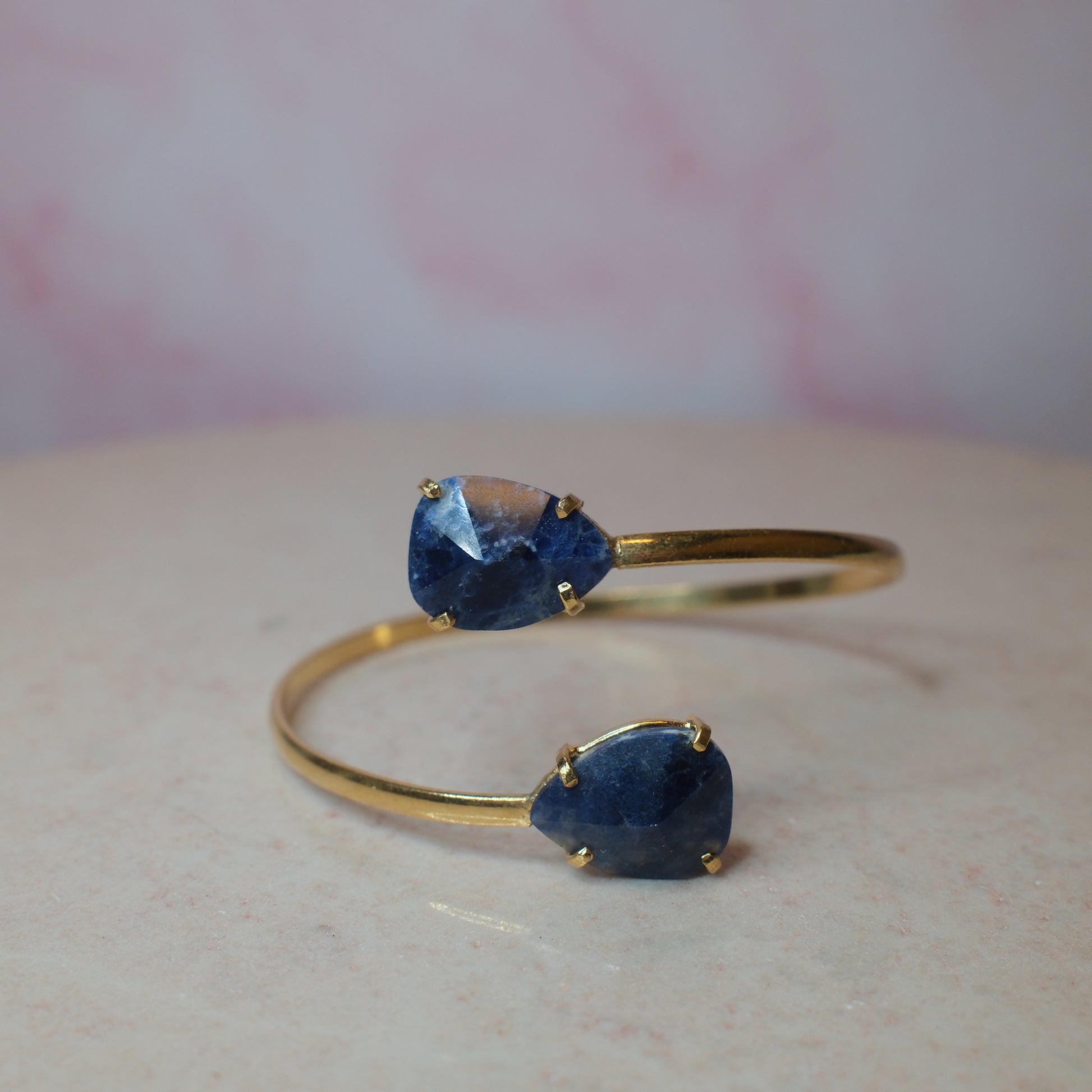 Sodalit Armband, Facetterat, Guld (A) Spiritana