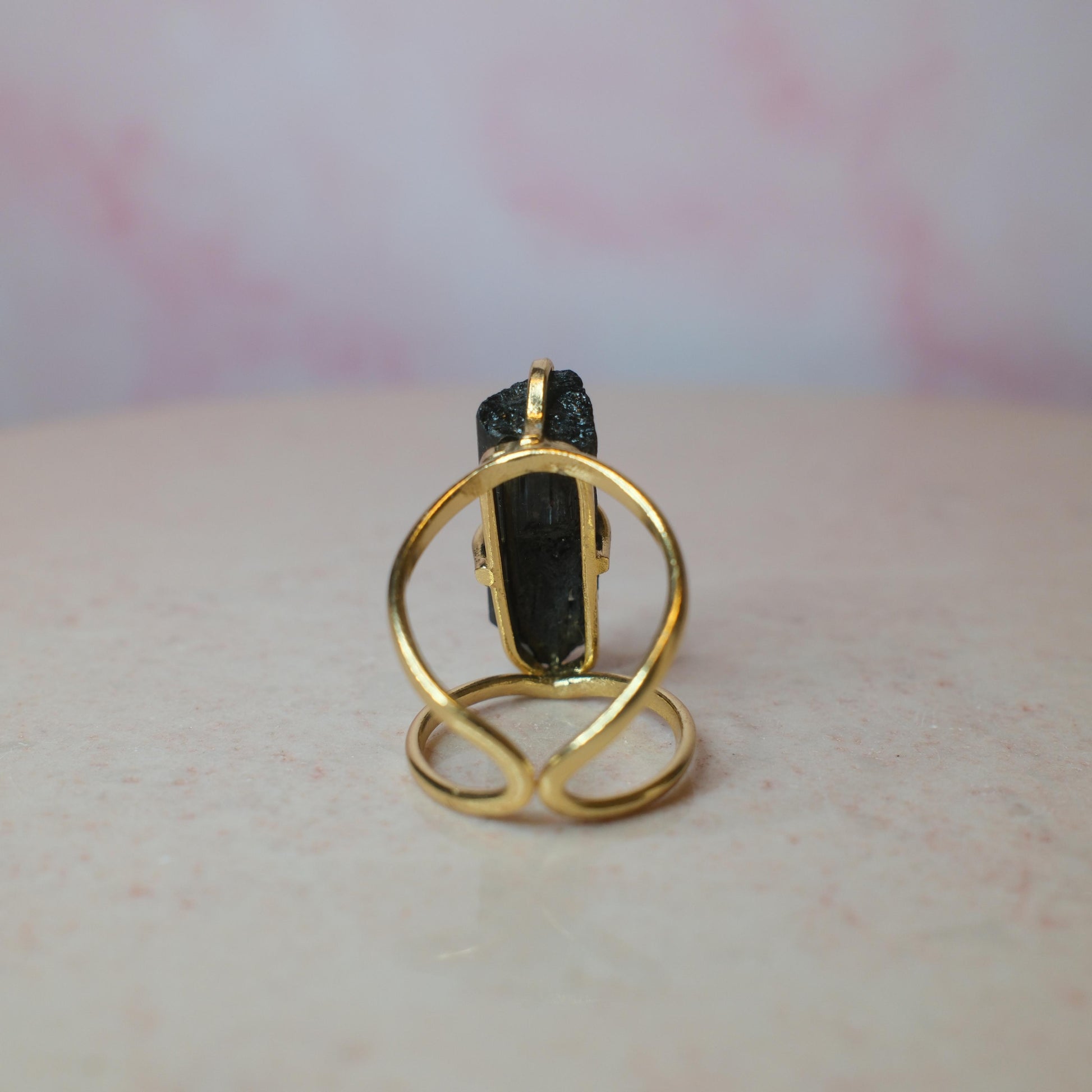 Svart turmalin ring, guld (A) Spiritana