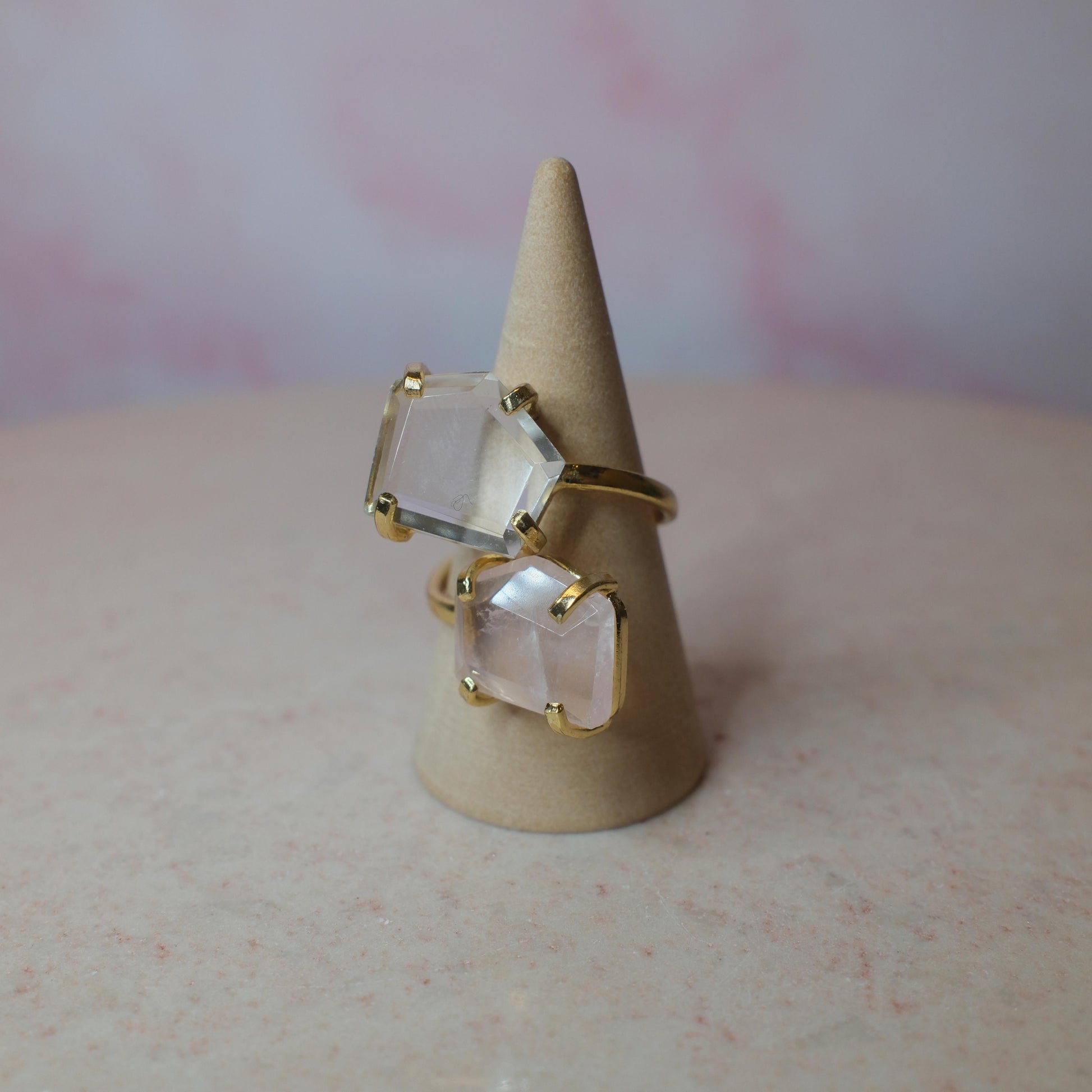 Rosenkvarts & Bergkristall ring, guld (B) Spiritana