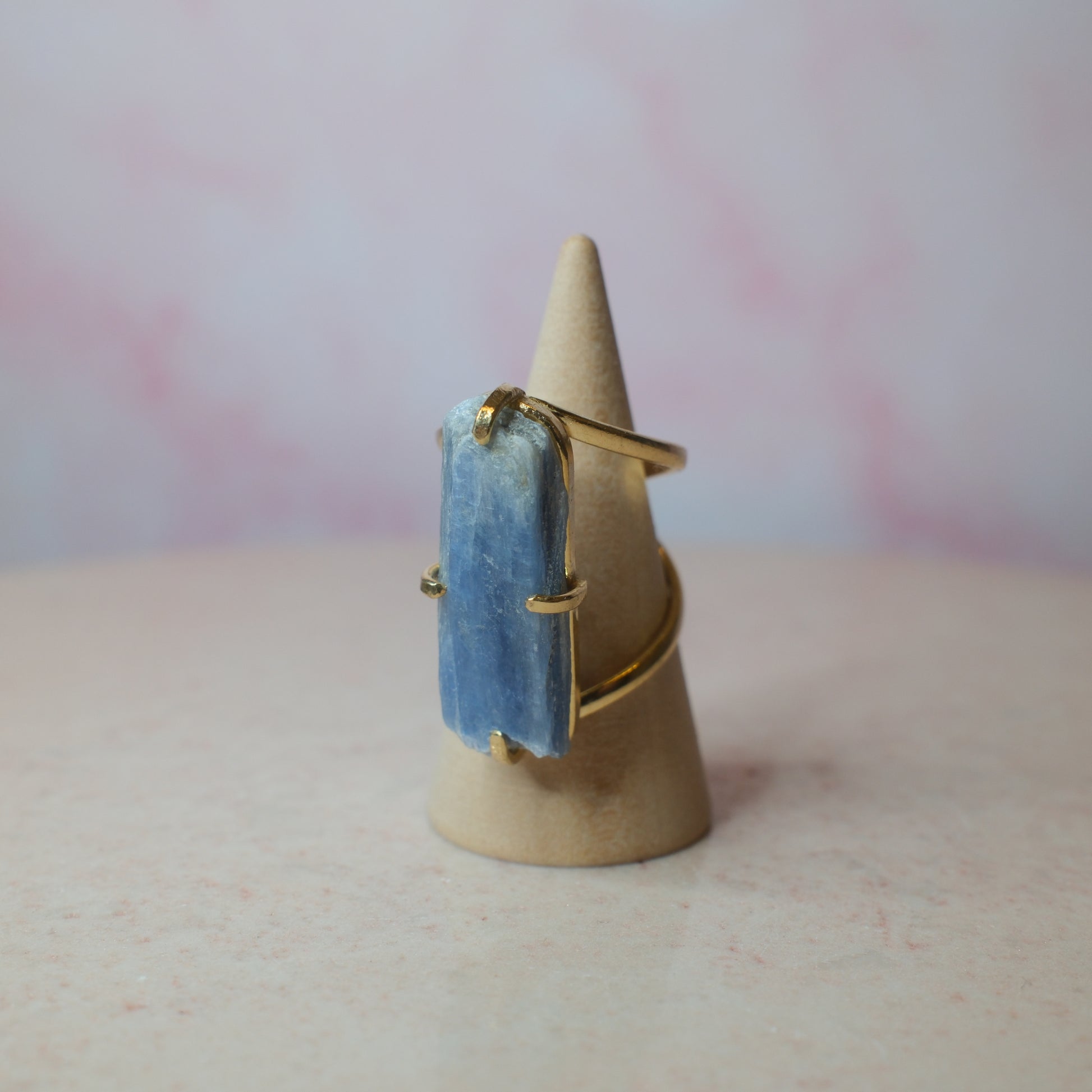 Kyanit ring, guld (C) Spiritana
