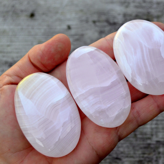 Rosa Manganokalcit Handsten, Trumlad