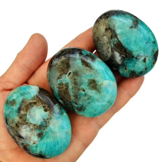 Amazonit Handsten, Trumlad